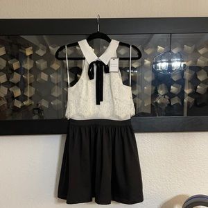 White and black dress ! (Small)